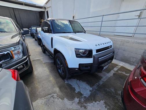 2024 Land Rover Defender P400 X-Dynamic SE