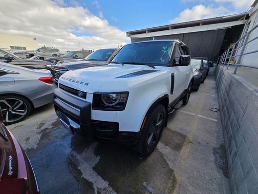 2024 Land Rover Defender P400 X-Dynamic SE