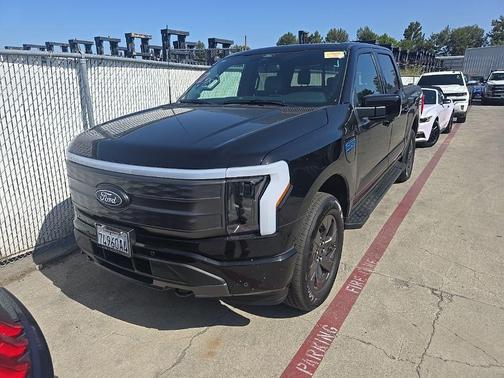 2024 Ford F-150 Lightning LARIAT