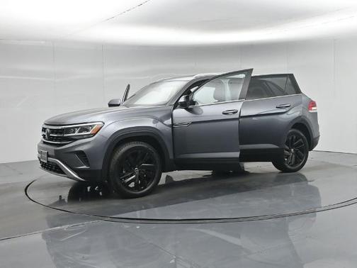Platinum Gray Metallic 2023 Volkswagen Atlas Cross Sport 3.6 V6 SE W/ TECHNOLOGY