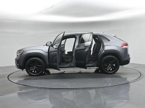 Platinum Gray Metallic 2023 Volkswagen Atlas Cross Sport 3.6 V6 SE W/ TECHNOLOGY