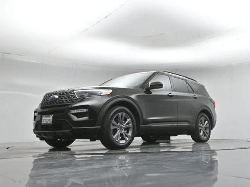 AGATE BLACK METALLIC 2022 Ford Explorer XLT