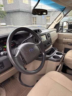 2013 Ford E350 Super Duty XLT