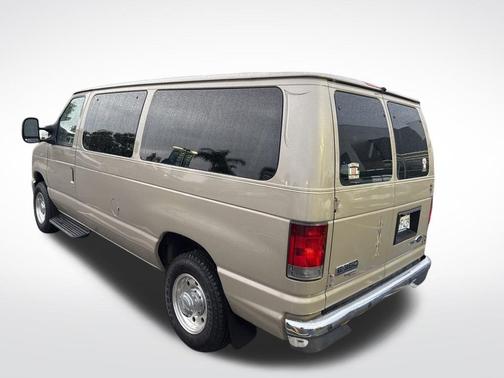 2013 Ford E350 Super Duty XLT