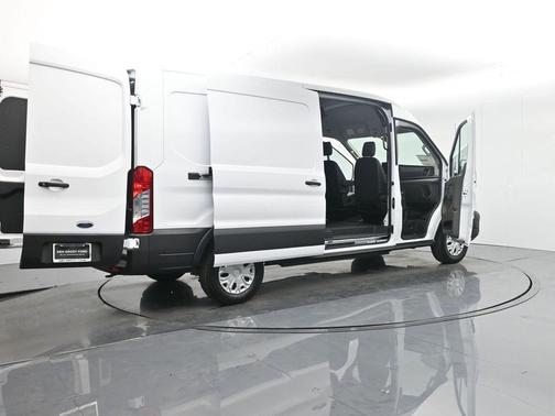 2025 Ford E-Transit Base