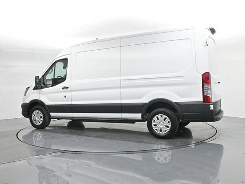 2025 Ford E-Transit Base