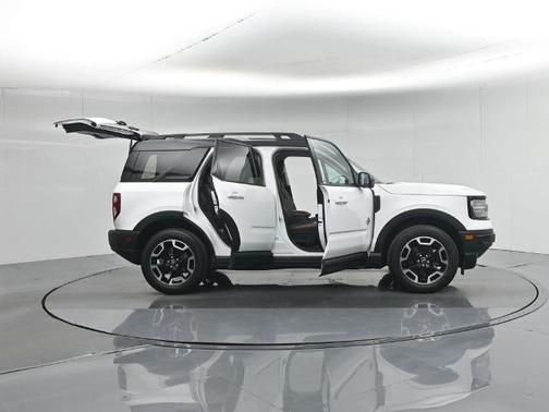 OXFORD WHITE 2024 Ford Bronco Sport OUTER BANKS