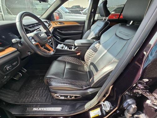 2023 Jeep Grand Cherokee Summit