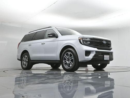 Space Silver 2025 Ford Expedition Active