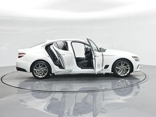 2022 Genesis G70 2.0T