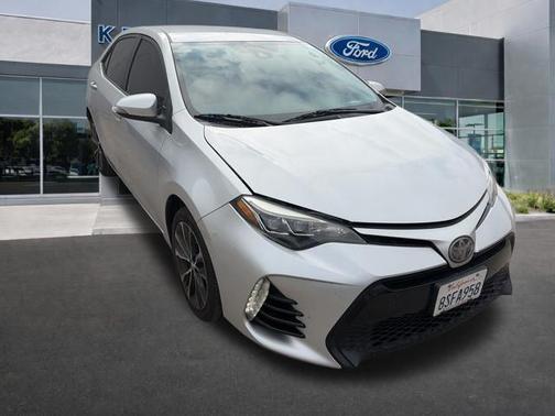 Classic Silver Metallic 2017 Toyota Corolla SE