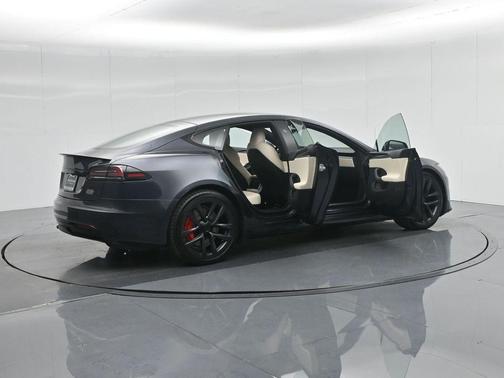 2023 Tesla Model S Plaid