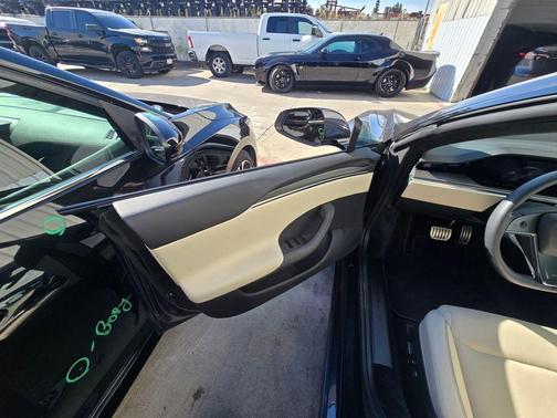 2023 Tesla Model S Plaid