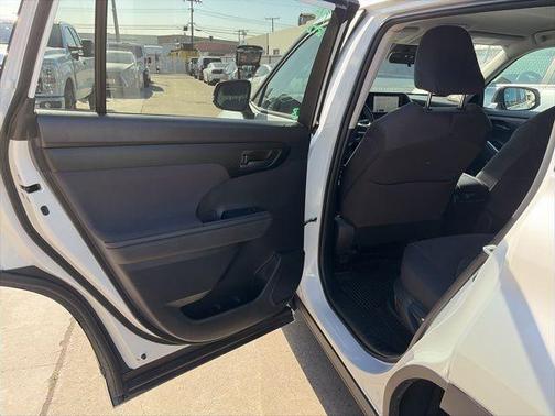 2024 Toyota Highlander Hybrid LE Nightshade