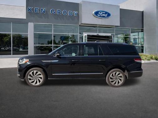 2022 Lincoln Navigator L Standard