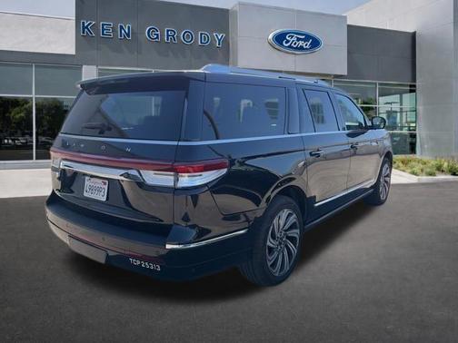 2022 Lincoln Navigator L Standard