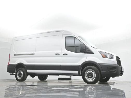 2025 Ford Transit-250 148 WB Medium Roof Cargo