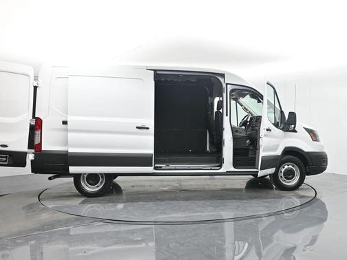 2025 Ford Transit-250 148 WB Medium Roof Cargo