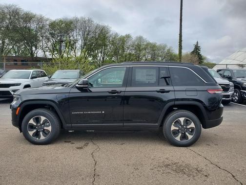 2025 Jeep Grand Cherokee 4xe Base