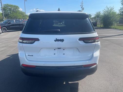 2025 Jeep Grand Cherokee L Laredo