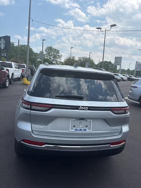 2025 Jeep Grand Cherokee Laredo