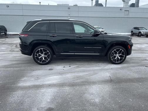 2022 Jeep Grand Cherokee Summit