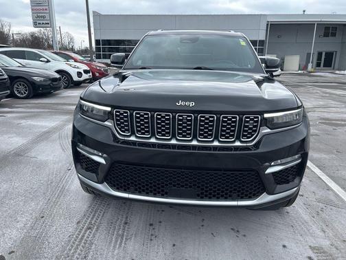 2022 Jeep Grand Cherokee Summit