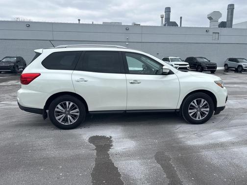 2018 Nissan Pathfinder SV