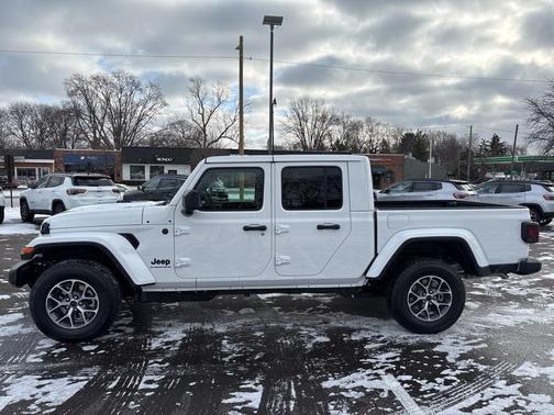 2026 Jeep Gladiator Sport