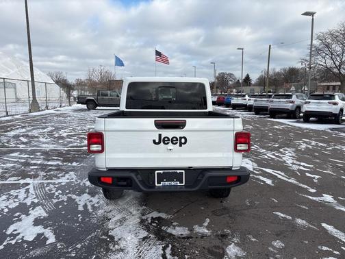 2026 Jeep Gladiator Sport