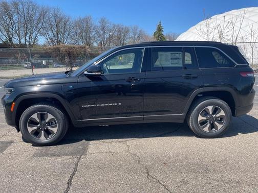 2025 Jeep Grand Cherokee 4xe Base