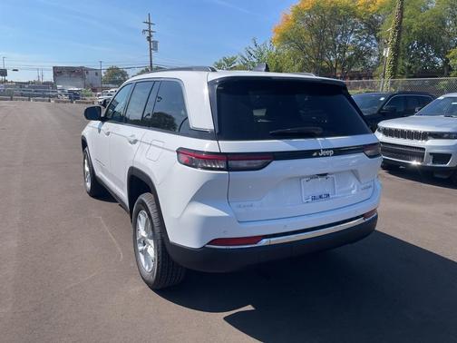 2025 Jeep Grand Cherokee Laredo