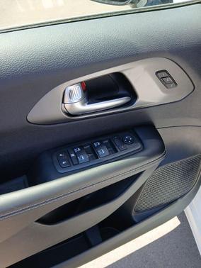 PW7 2027 Chrysler Pacifica SELECT