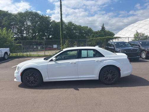 2023 Chrysler 300 Touring L