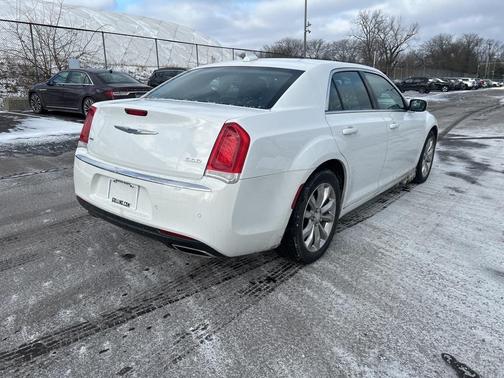 2021 Chrysler 300 Touring