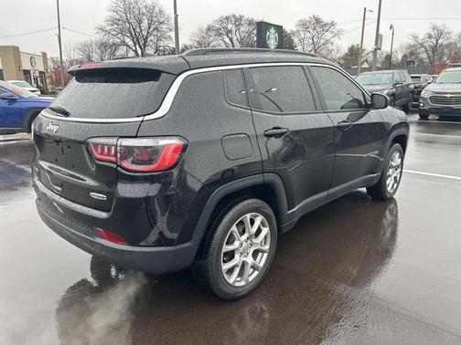 2022 Jeep Compass Latitude Lux