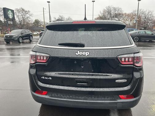 2022 Jeep Compass Latitude Lux