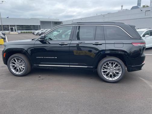 2025 Jeep Grand Cherokee Summit