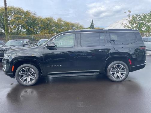 2025 Jeep Wagoneer Base