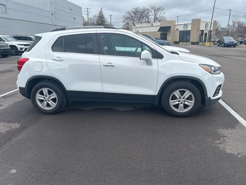 Summit White 2020 Chevrolet Trax LT