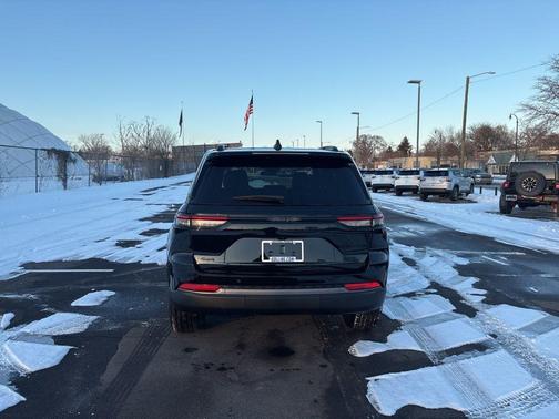 Diamond Black 2026 Jeep Grand Cherokee Limited