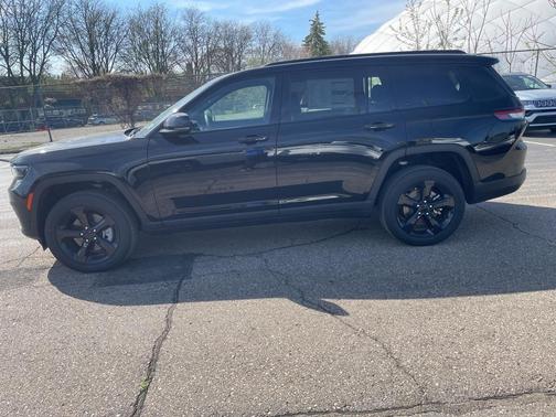 2025 Jeep Grand Cherokee L Laredo