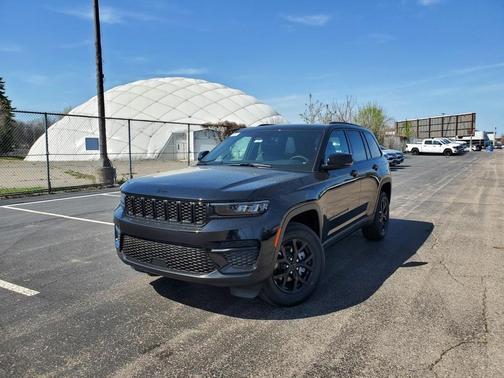2025 Jeep Grand Cherokee Laredo