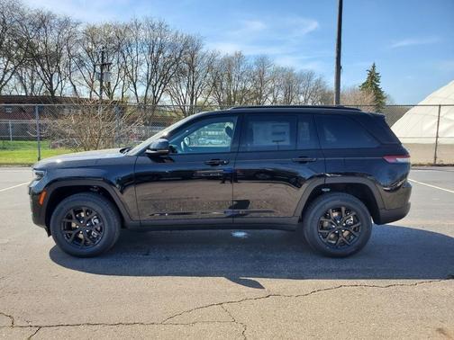 2025 Jeep Grand Cherokee Laredo