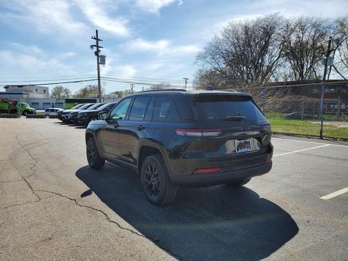 2025 Jeep Grand Cherokee Laredo