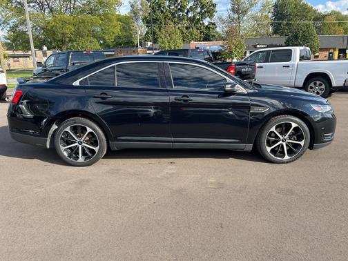 2016 Ford Taurus SHO