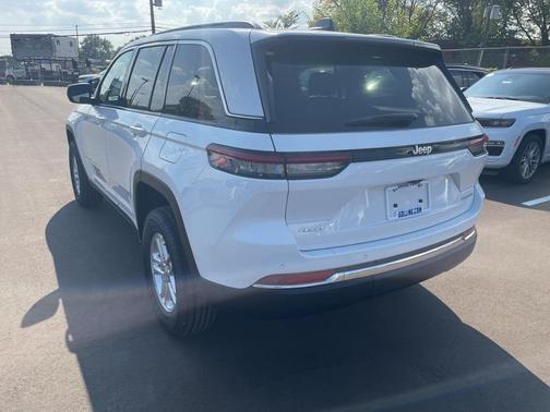 2025 Jeep Grand Cherokee Laredo