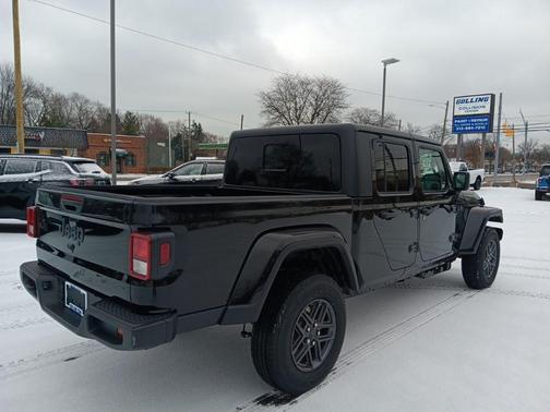 2026 Jeep Gladiator Sport