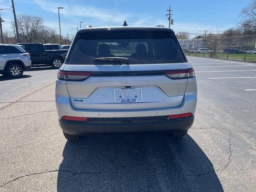 2025 Jeep Grand Cherokee Laredo