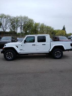Bright White Clearcoat 2026 Jeep Gladiator Sport